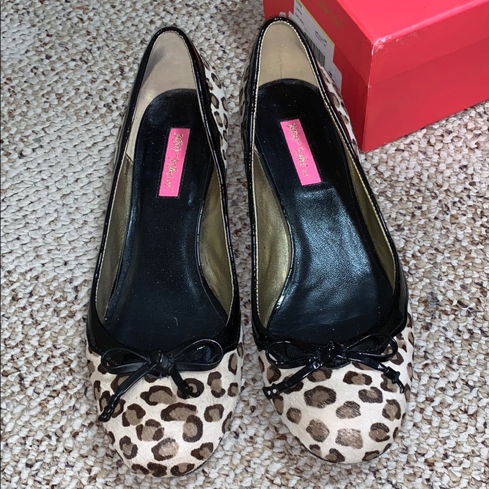 Leopard skin shoes size 9